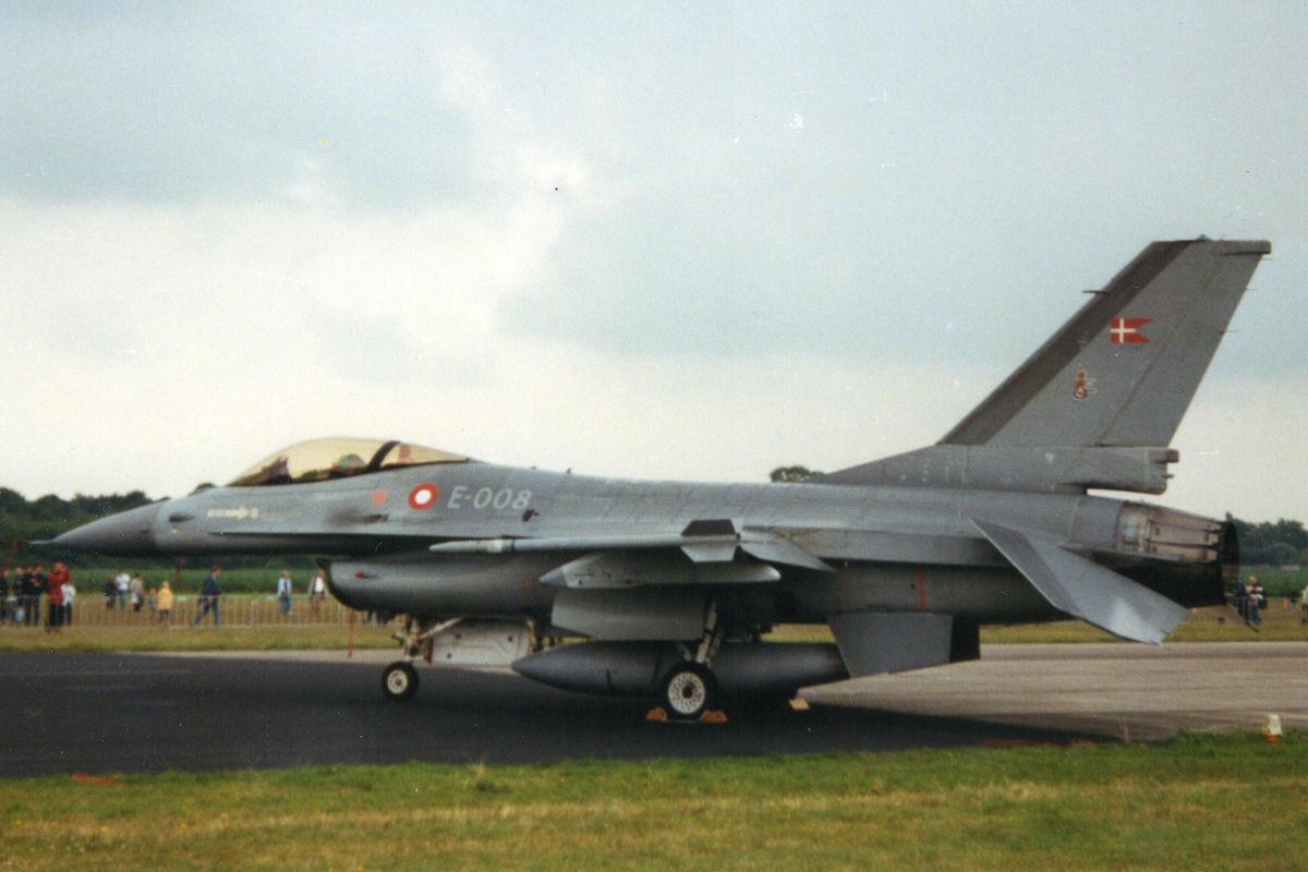 F-16, Dnische Luftwaffe, Vliegbasis Gilze-Rijen (NL), 6. Juli 2002